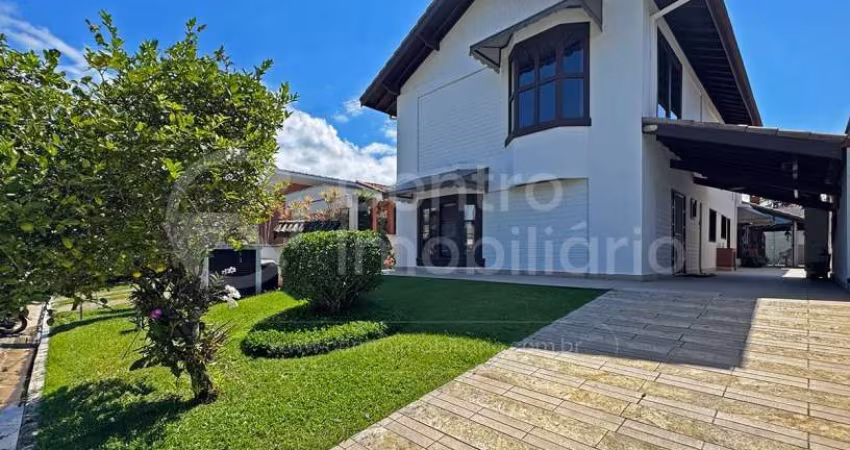 CASA à venda com 3 quartos em Peruíbe, no bairro Bougainvillee III