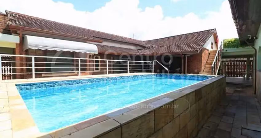 Casa à venda com piscina e 4 quartos em peruíbe, no bairro estancia sao jose
