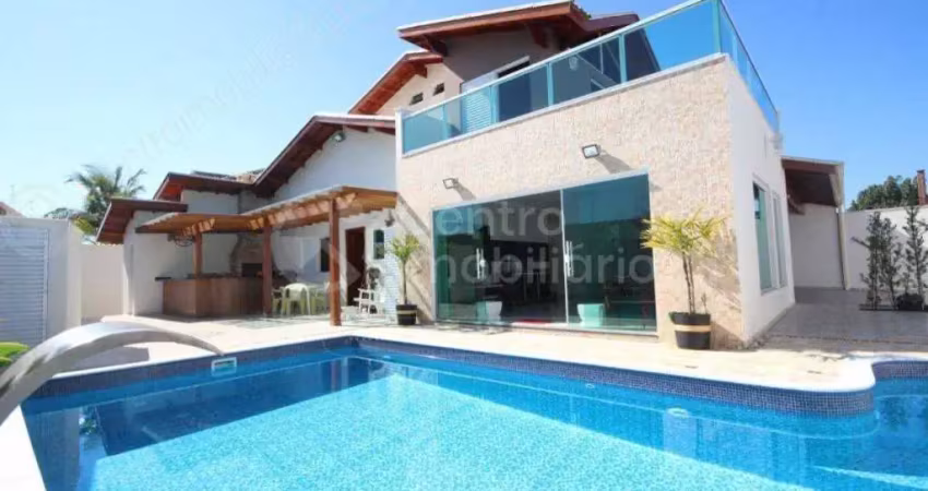 Casa à venda com piscina e 4 quartos em peruíbe, no bairro jardim três marias