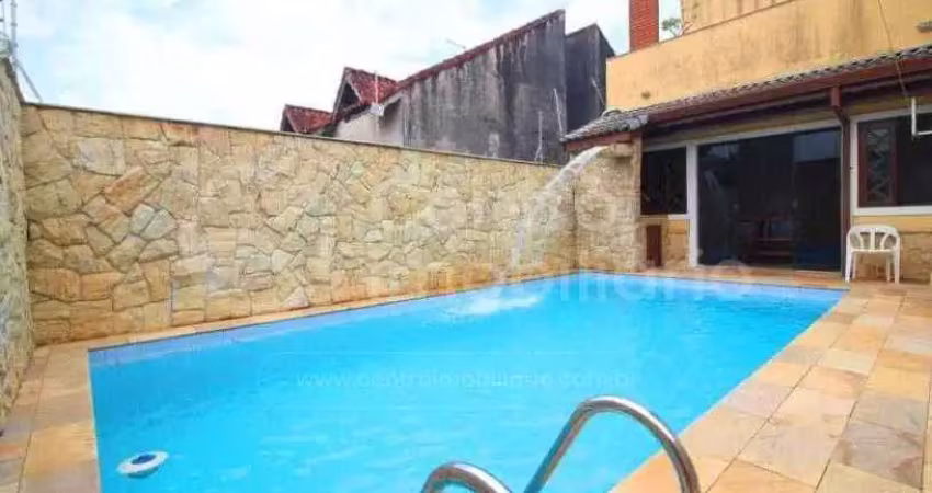 Casa à venda com piscina e 4 quartos em peruíbe, no bairro estancia sao jose
