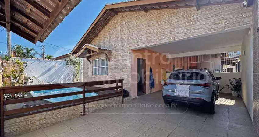 Casa à venda com piscina e 3 quartos em peruíbe, no bairro jardim ribamar