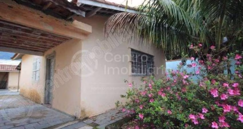 CASA à venda com 2 quartos em Peruíbe, no bairro Jardim Veneza