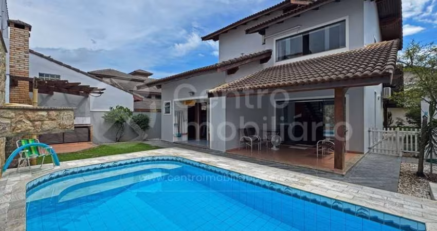 CASA à venda com piscina e 3 quartos em Peruíbe, no bairro Balneario Sambura