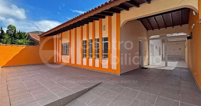 CASA à venda com 3 quartos em Peruíbe, no bairro Jardim Imperador