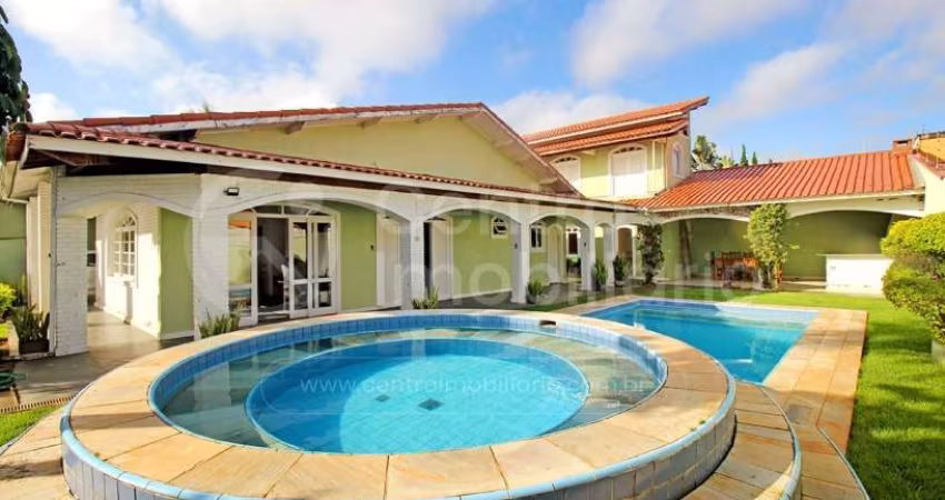 CASA à venda com piscina e 3 quartos em Peruíbe, no bairro Jardim Marcia