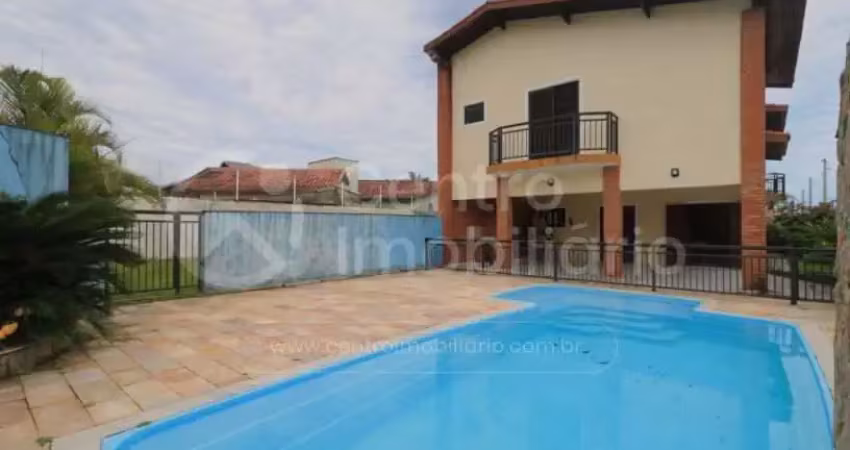 Casa à venda com piscina e 5 quartos em peruíbe, no bairro jardim icaraiba