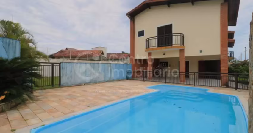 Casa à venda com piscina e 5 quartos em peruíbe, no bairro jardim icaraiba