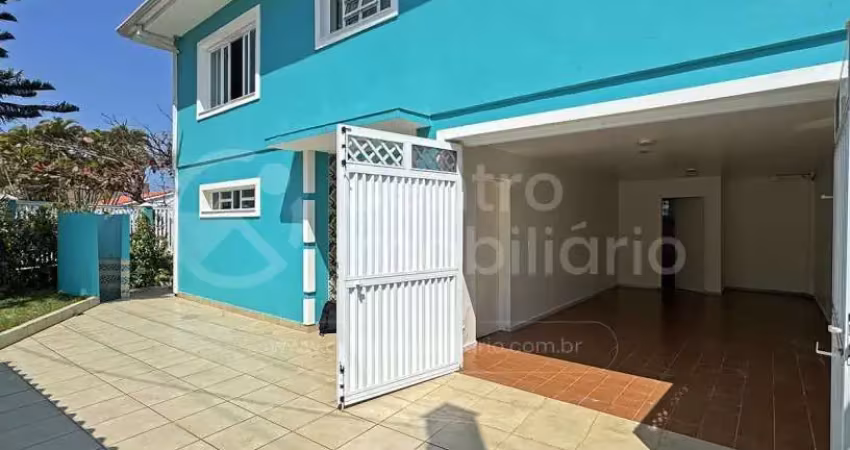 Casa à venda com piscina e 5 quartos em peruíbe, no bairro centro