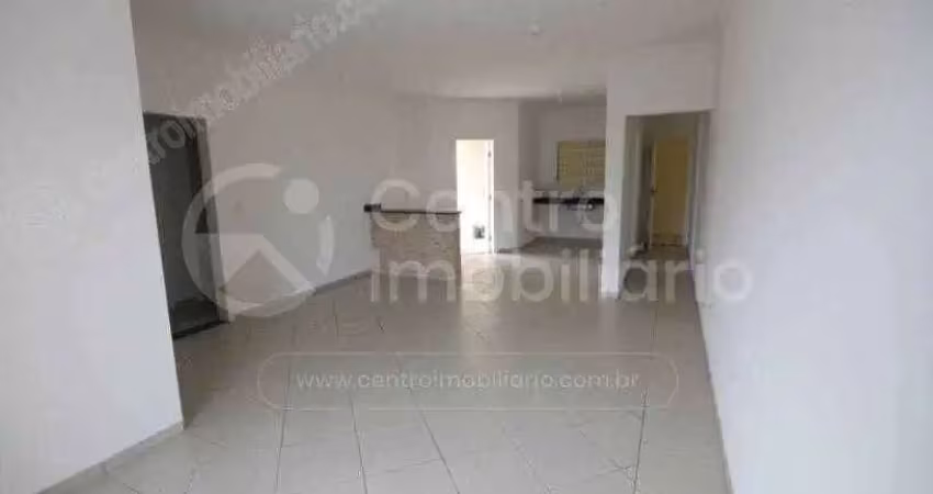 Apartamento à venda com 2 quartos (1 suítes) em peruíbe, no bairro jardim três marias