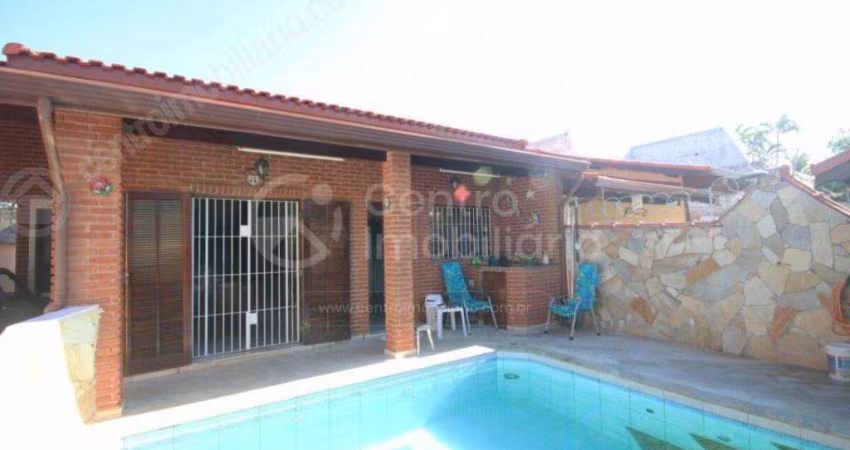 CASA à venda com piscina e 3 quartos em Peruíbe, no bairro Parque Balneario Oasis