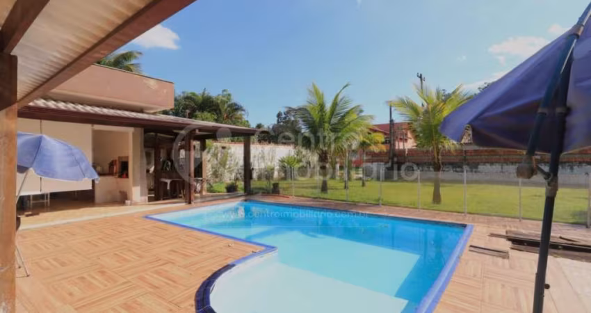 CASA à venda com piscina e 3 quartos em Peruíbe, no bairro Estância São Marcos