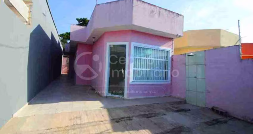 CASA à venda com 2 quartos em Peruíbe, no bairro Jardim Ribamar