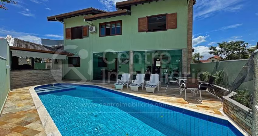 CASA à venda com piscina e 4 quartos em Peruíbe, no bairro Jd Tres Marias