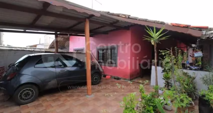 Casa à venda com piscina e 4 quartos em peruíbe, no bairro balneario sao joao batista