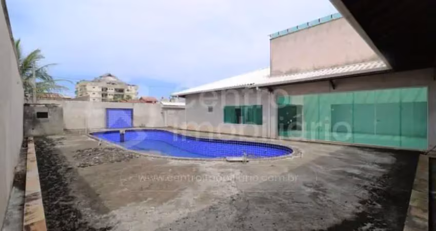 Casa à venda com piscina e 4 quartos em peruíbe, no bairro estancia balnearia convento velho