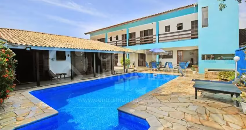 Casa à venda com piscina e 7 quartos em peruíbe, no bairro vila romar