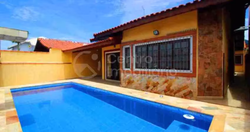 Casa à venda com piscina e 3 quartos em peruíbe, no bairro jardim ribamar