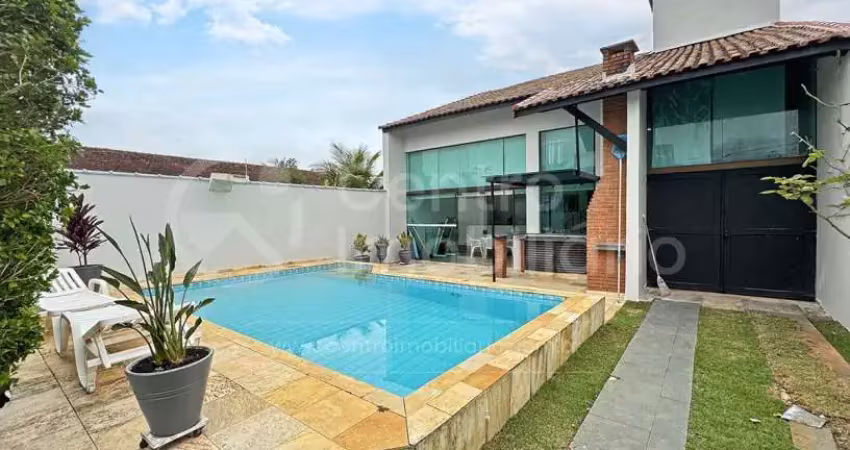 Casa à venda com piscina e 3 quartos em peruíbe, no bairro parque balneario oasis