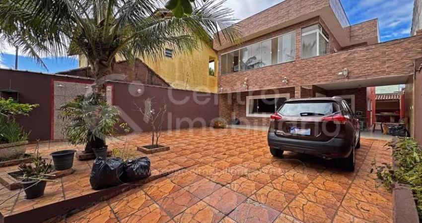 CASA à venda com 7 quartos em Peruíbe, no bairro Belmira Novaes