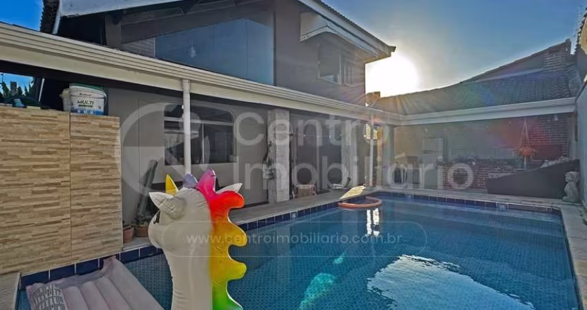CASA à venda com piscina e 3 quartos em Peruíbe, no bairro Jardim Imperador