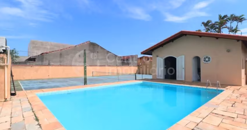 Casa à venda com piscina e 3 quartos em peruíbe, no bairro parque turistico