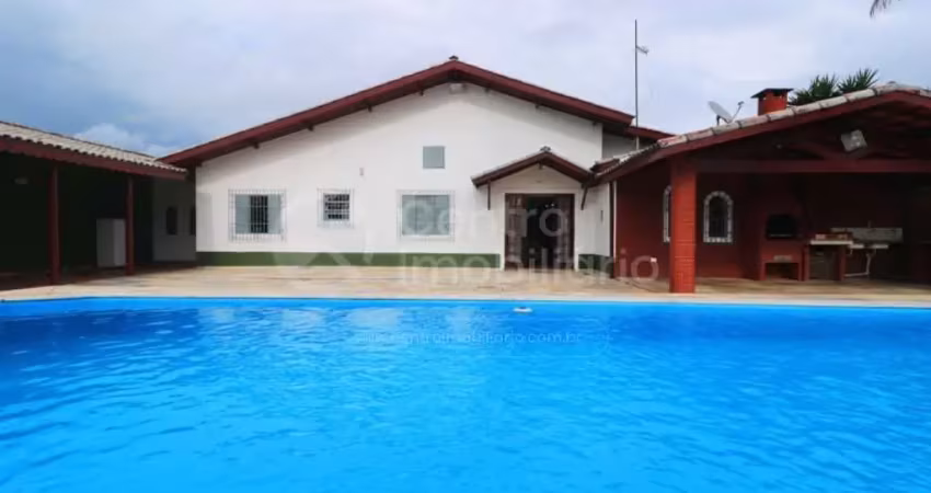Casa à venda com piscina e 4 quartos em peruíbe, no bairro cidade nova peruíbe