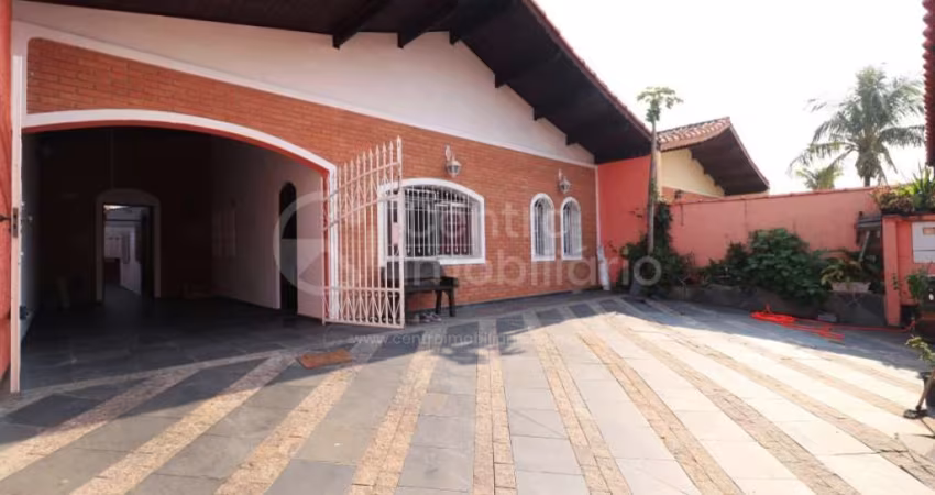 CASA à venda com 2 quartos em Peruíbe, no bairro Parque Balneario Oasis