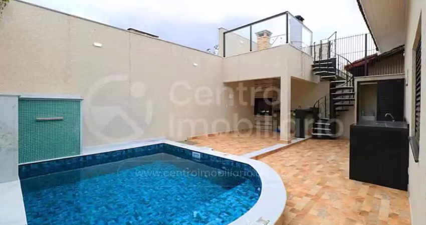 Casa à venda com piscina e 3 quartos em peruíbe, no bairro balneario sambura