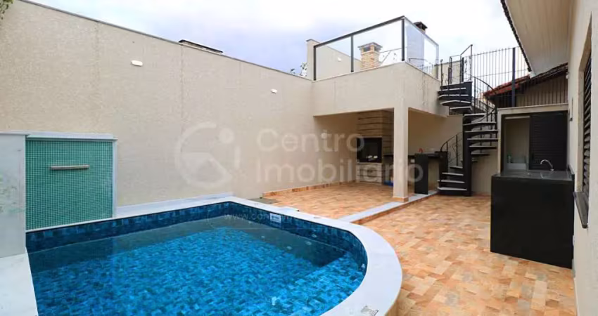 Casa à venda com piscina e 3 quartos em peruíbe, no bairro balneario sambura