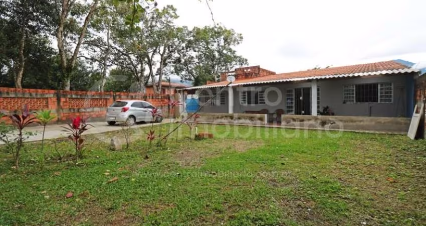 CASA à venda com 3 quartos em Peruíbe, no bairro Estancia dos Eucaliptos