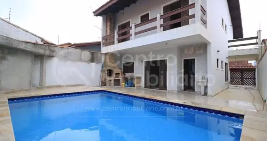 Casa à venda com piscina e 4 quartos em peruíbe, no bairro jardim star