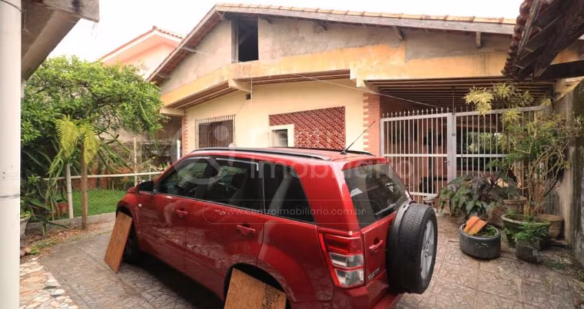CASA à venda com 3 quartos em Peruíbe, no bairro Centro