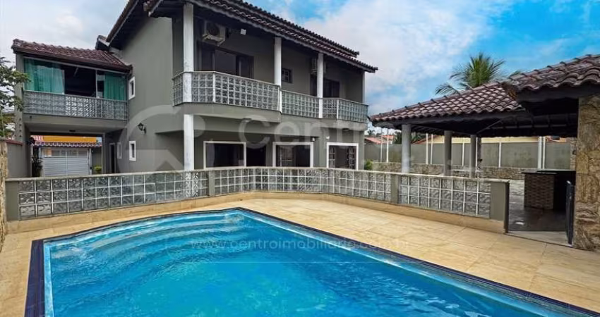 CASA à venda com piscina e 4 quartos em Peruíbe, no bairro Estancia Balnearia Convento Velho