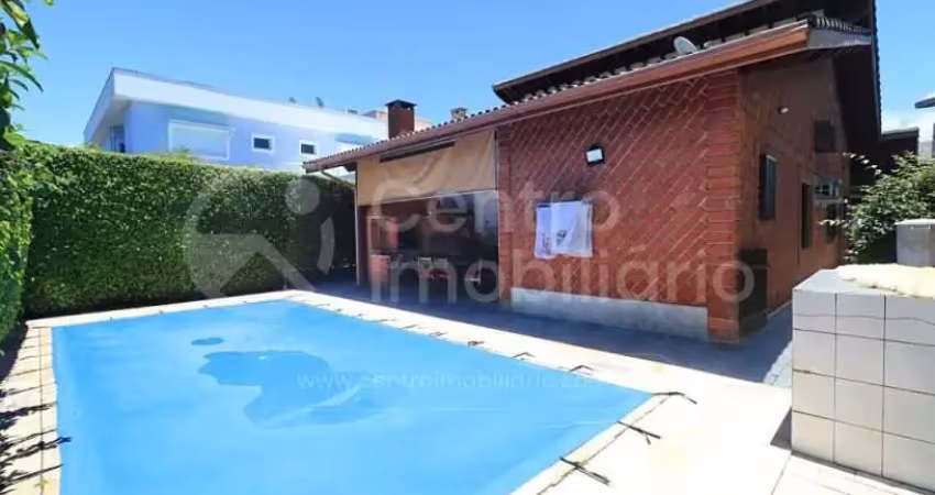 Casa à venda com piscina e 3 quartos em peruíbe, no bairro bougainvillee ii