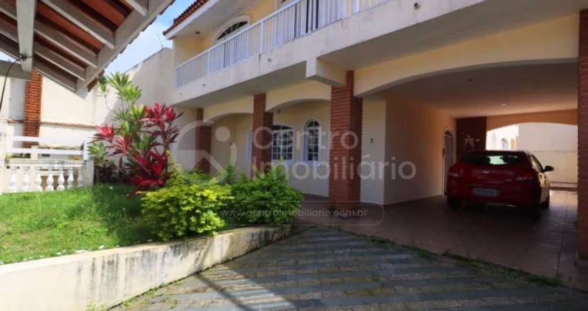 CASA à venda com 4 quartos em Peruíbe, no bairro Parque Balneario Oasis