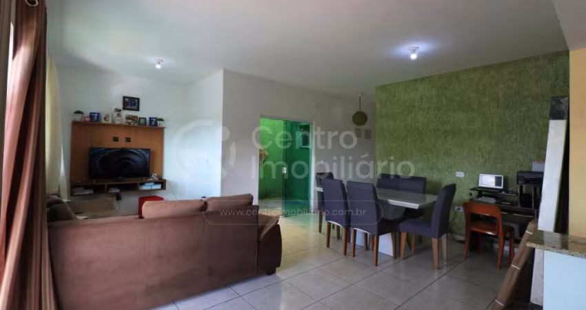 CASA à venda com 3 quartos em Peruíbe, no bairro Centro
