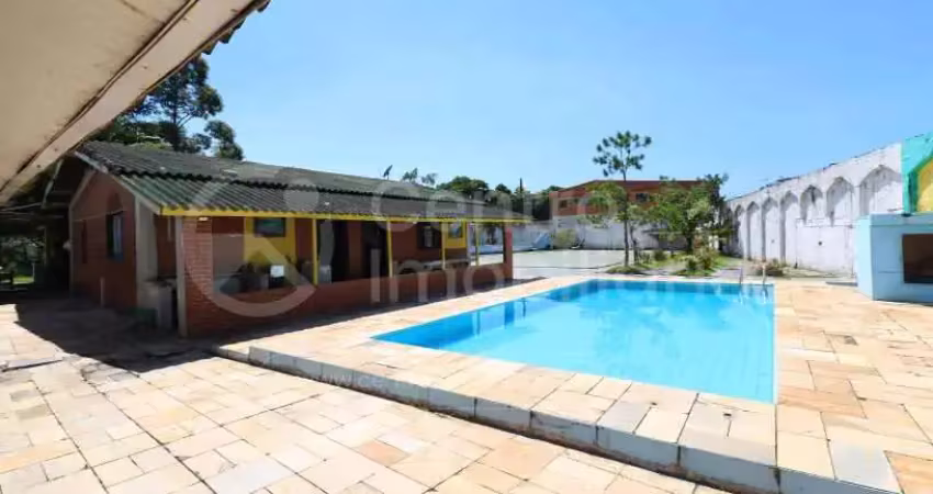 Casa à venda com piscina e 4 quartos em peruíbe, no bairro estancia antonio novaes