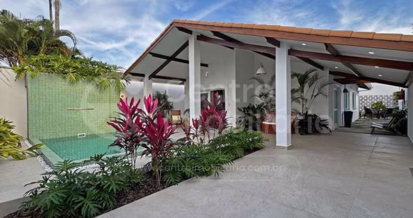 CASA à venda com piscina e 3 quartos em Peruíbe, no bairro Stella Maris