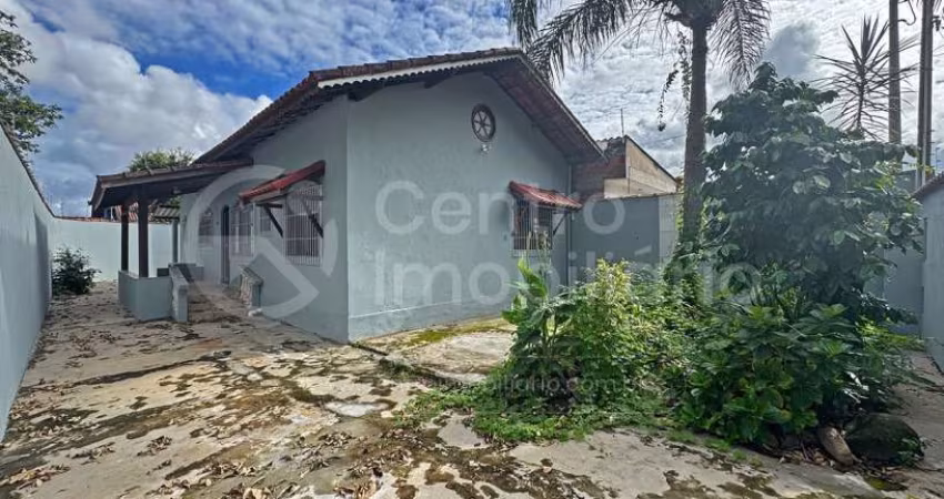 CASA à venda com 3 quartos em Peruíbe, no bairro Belmira Novaes