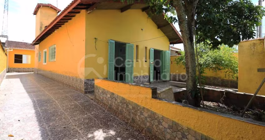 CASA à venda com 5 quartos em Peruíbe, no bairro Jardim Marcia