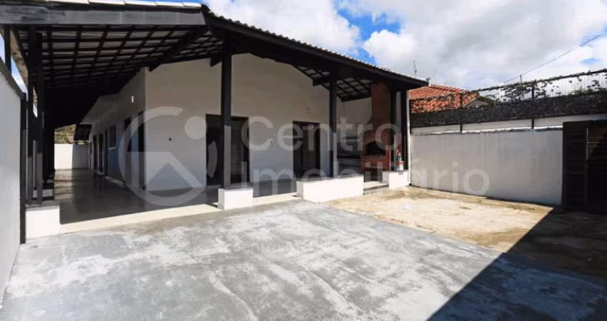 CASA à venda com 4 quartos em Peruíbe, no bairro Balneario Sambura