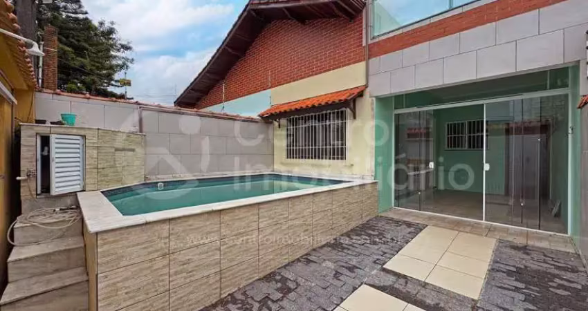 Casa à venda com piscina e 2 quartos em peruíbe, no bairro cidade nova peruíbe