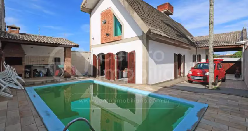 Casa à venda com piscina e 4 quartos em peruíbe, no bairro belmira novaes