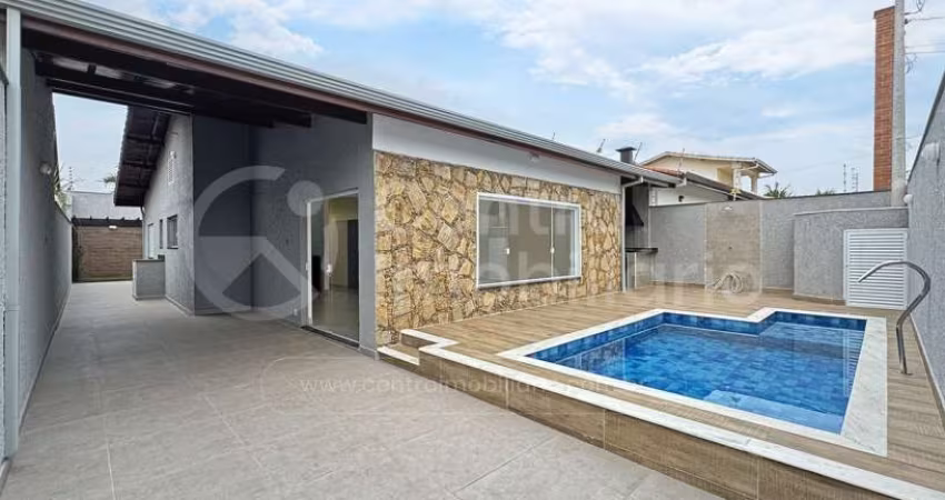 CASA à venda com piscina e 3 quartos em Peruíbe, no bairro Jardim Imperador