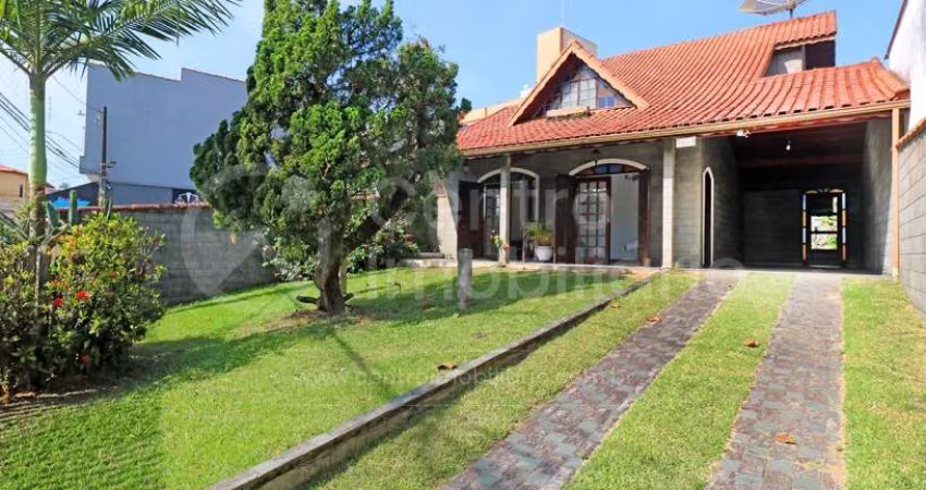 CASA à venda com 4 quartos em Peruíbe, no bairro Centro