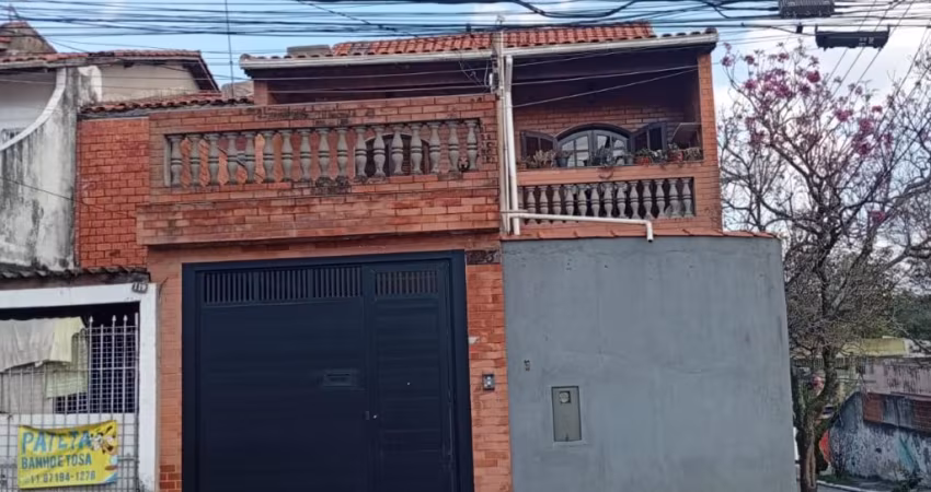 Maravilhoso Sobrado com 4 dorms e 2 vagas.