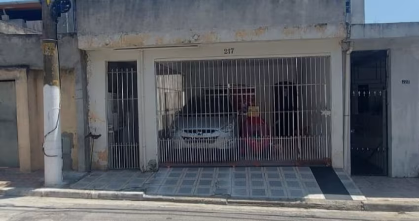 Quintal com 3 casas, ideal para alugar e ter uma renda.