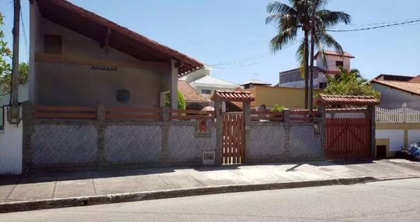 Casa para Venda em Saquarema, Gravatá, 4 dormitórios, 2 suítes, 2 banheiros, 8 vagas