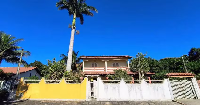 Casa para Venda em Araruama, Pontinha, 6 dormitórios, 4 suítes, 3 banheiros, 2 vagas