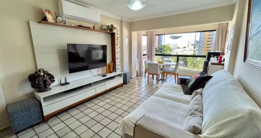 Apartamento no Edifício Samambaia no Barro Vermelho com 3 quartos sendo 1 suíte e 3 vagas de garagens.